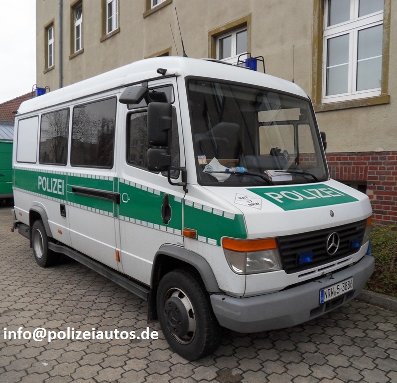 Polizeiautos de Mercedes Benz Vario 814 D Polizeiautos de Mercedes Benz Vario 814 D