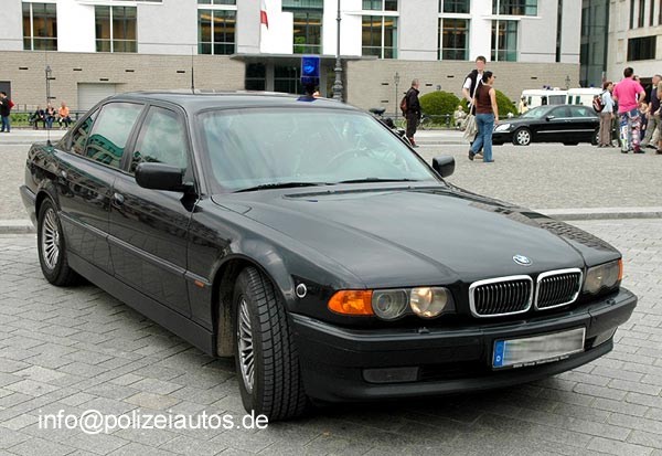 Polizeiautos.de - BMW 7er (e38)